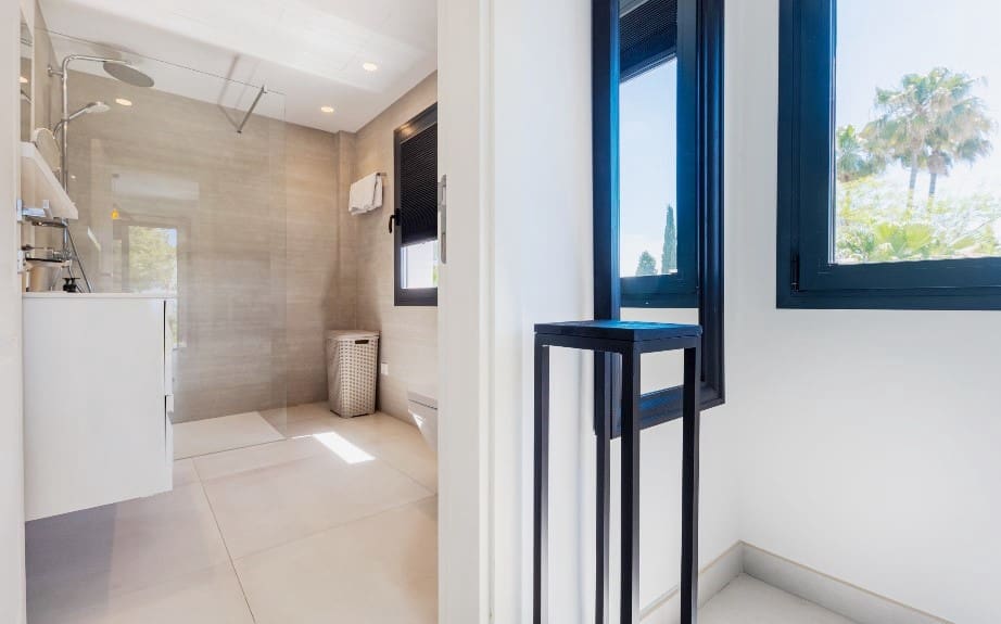 5 slaapkamer Villa voor vakantieverhuur in Marbella met zwembad garage - € 3.445 (Ref: 8217196)