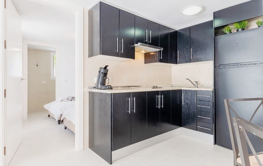 5 slaapkamer Villa voor vakantieverhuur in Marbella met zwembad garage - € 3.445 (Ref: 8217196)