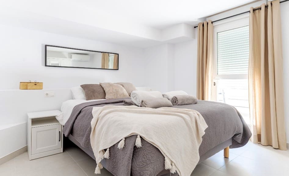 5 slaapkamer Villa voor vakantieverhuur in Marbella met zwembad garage - € 3.445 (Ref: 8217196)