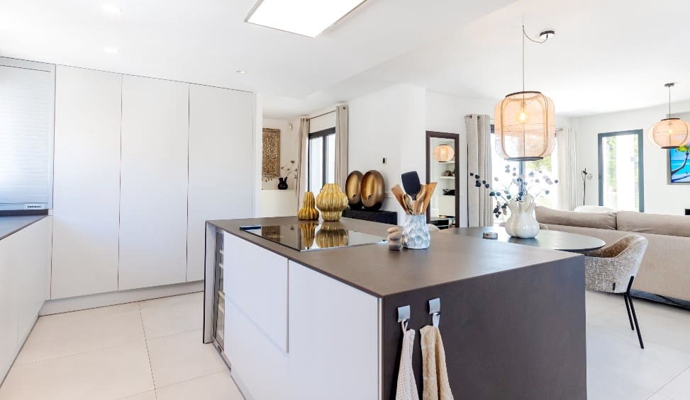 5 slaapkamer Villa voor vakantieverhuur in Marbella met zwembad garage - € 3.445 (Ref: 8217196)