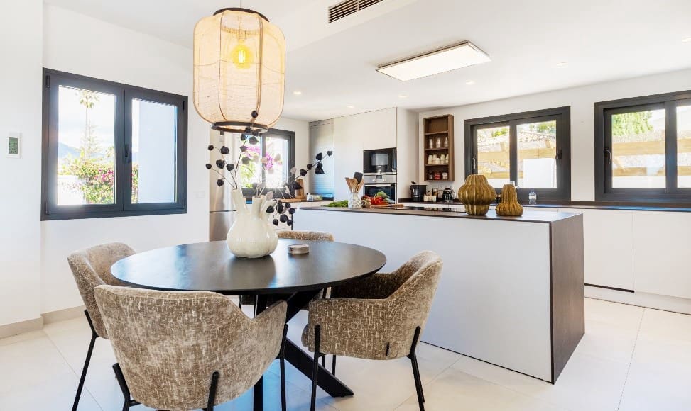 5 slaapkamer Villa voor vakantieverhuur in Marbella met zwembad garage - € 3.445 (Ref: 8217196)