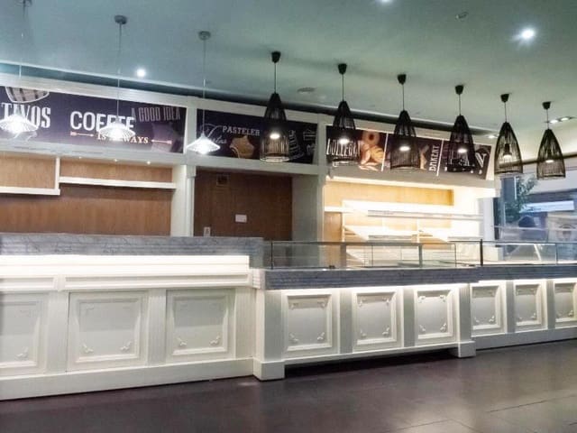 Comercial para venda em Fuengirola - 298 000 € (Ref: 9234889)