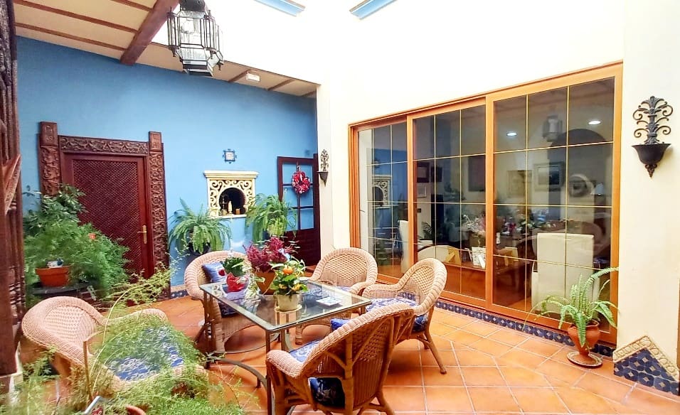 6 soveværelse Rækkehus til salg i Cordoba by - € 650.000 (Ref: 9234891)