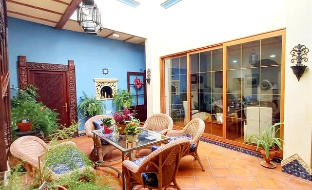 6 makuuhuone Rivitalo myytävänä paikassa Córdoba kaupunki - 650 000 € (Ref: 9234891)