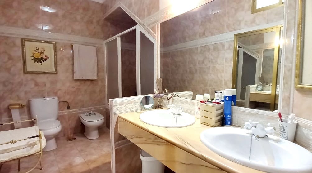 6 soveværelse Rækkehus til salg i Cordoba by - € 650.000 (Ref: 9234891)