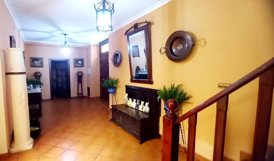 6 soveværelse Rækkehus til salg i Cordoba by - € 650.000 (Ref: 9234891)