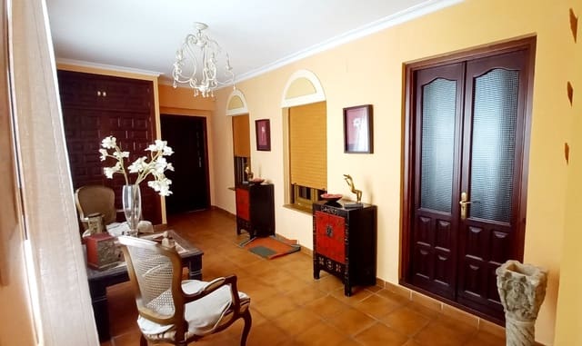 6 makuuhuone Rivitalo myytävänä paikassa Córdoba kaupunki - 650 000 € (Ref: 9234891)