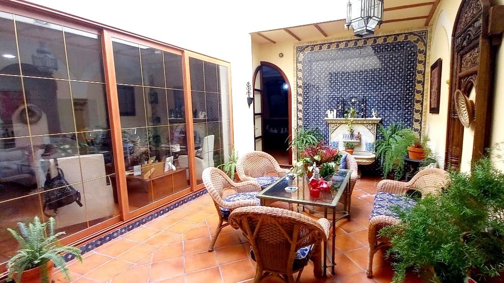 6 soveværelse Rækkehus til salg i Cordoba by - € 650.000 (Ref: 9234891)