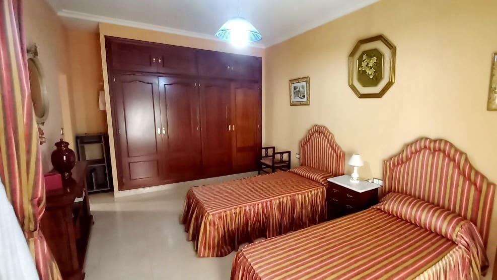 6 soveværelse Rækkehus til salg i Cordoba by - € 650.000 (Ref: 9234891)