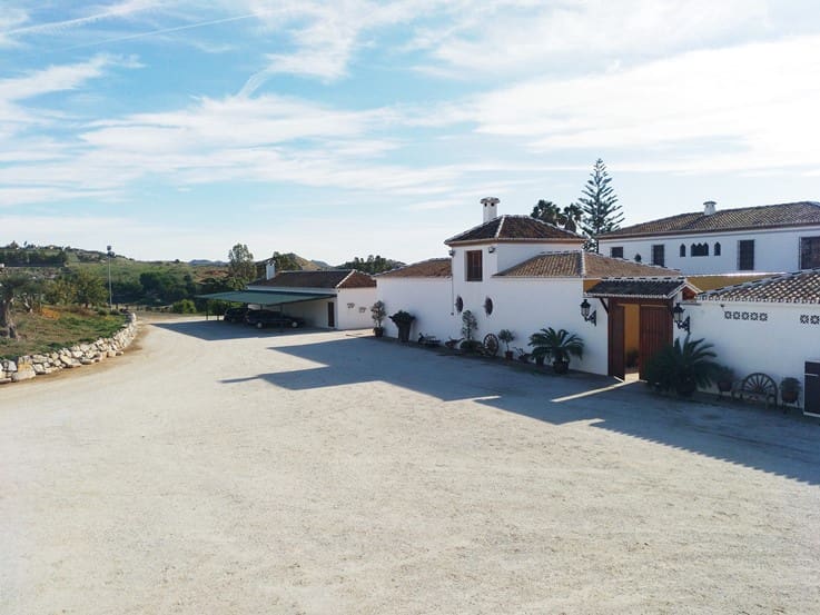 Chalet de 12 habitaciones en Málaga ciudad en venta con piscina garaje - 5.500.000 € (Ref: 9234901)