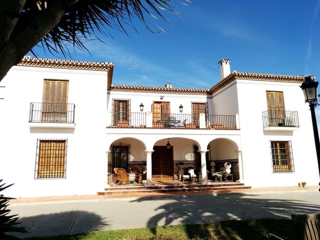 Chalet de 12 habitaciones en Málaga ciudad en venta con piscina garaje - 5.500.000 € (Ref: 9234901)