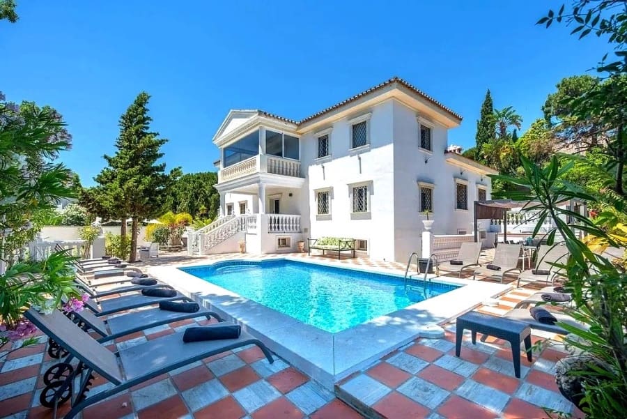 10 bedroom Villa for sale in Marbella with pool garage - € 1,880,000 (Ref: 9234969)