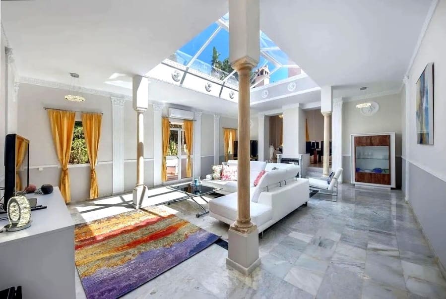 10 bedroom Villa for sale in Marbella with pool garage - € 1,880,000 (Ref: 9234969)