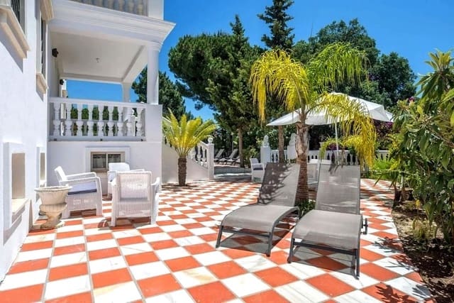 Chalet de 10 habitaciones en Marbella en venta con piscina garaje - 1.880.000 € (Ref: 9234969)