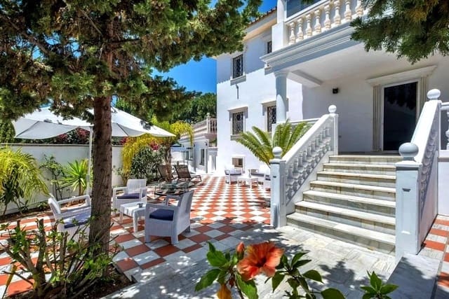 Chalet de 10 habitaciones en Marbella en venta con piscina garaje - 1.880.000 € (Ref: 9234969)
