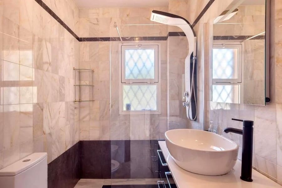 10 bedroom Villa for sale in Marbella with pool garage - € 1,880,000 (Ref: 9234969)