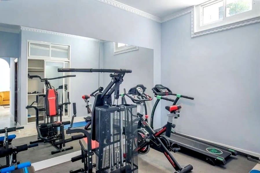 10 bedroom Villa for sale in Marbella with pool garage - € 1,880,000 (Ref: 9234969)