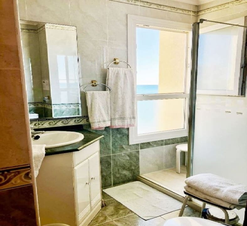 Apartamento de 2 habitaciones en Marbella en venta con piscina garaje - 650.000 € (Ref: 9235206)