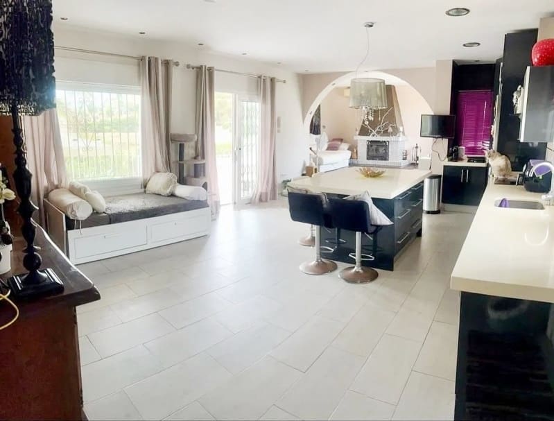 4 makuuhuone Huvila myytävänä paikassa Benajarafe mukana uima-altaan 
autotalli - 670 000 € (Ref: 9418751)