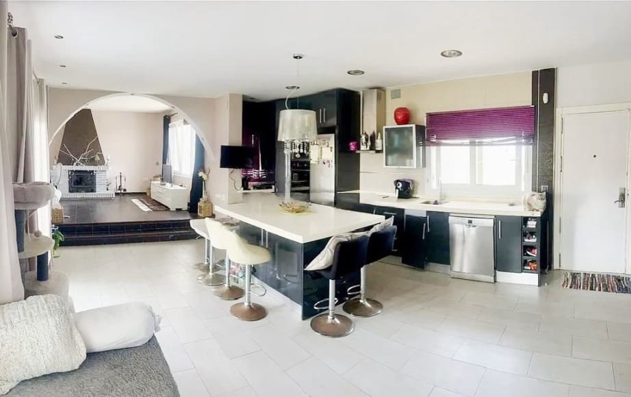 4 makuuhuone Huvila myytävänä paikassa Benajarafe mukana uima-altaan 
autotalli - 670 000 € (Ref: 9418751)