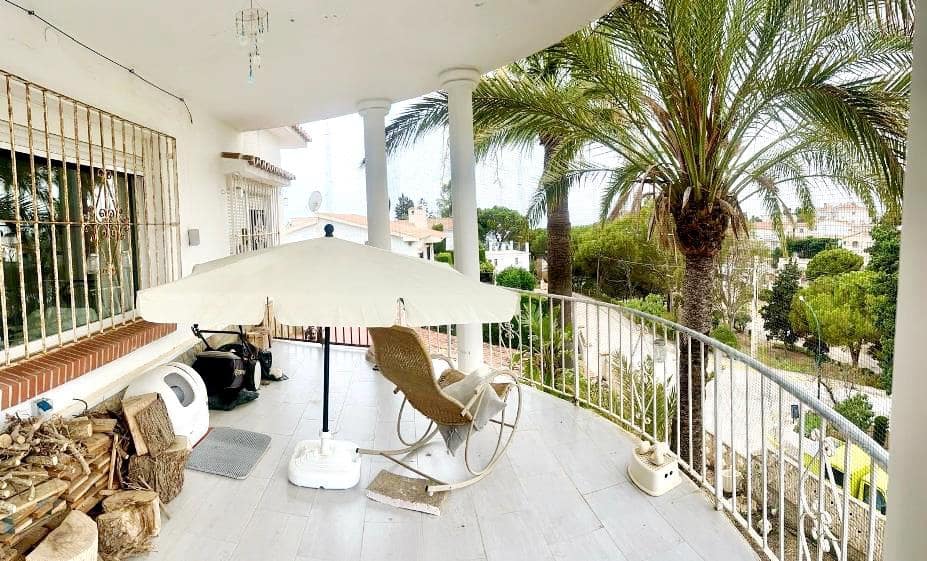 4 makuuhuone Huvila myytävänä paikassa Benajarafe mukana uima-altaan 
autotalli - 670 000 € (Ref: 9418751)