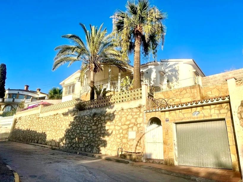 4 makuuhuone Huvila myytävänä paikassa Benajarafe mukana uima-altaan 
autotalli - 670 000 € (Ref: 9418751)