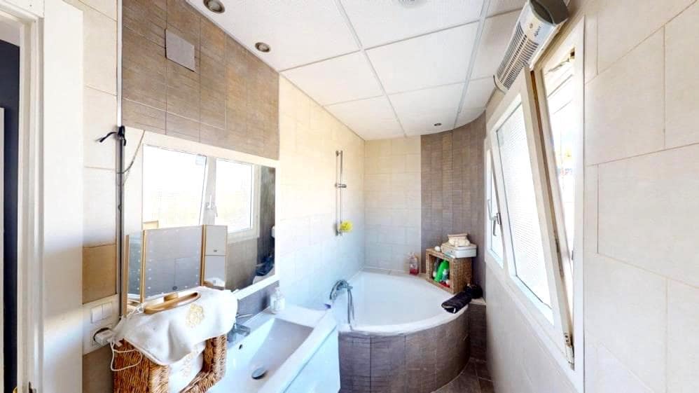 4 makuuhuone Huvila myytävänä paikassa Benajarafe mukana uima-altaan 
autotalli - 670 000 € (Ref: 9418751)