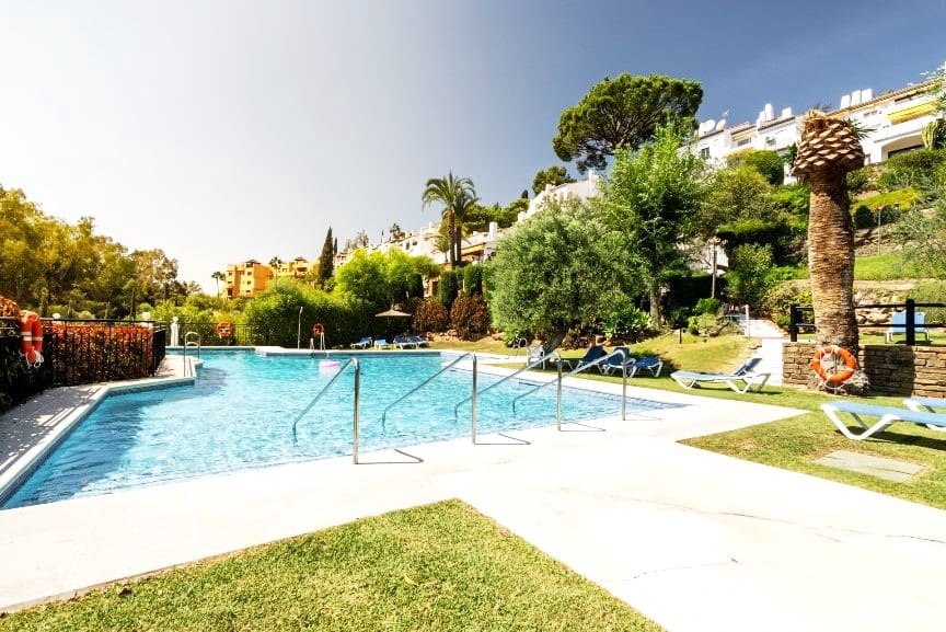 3 bedroom Apartment for sale in Benahavis with pool - € 599,000 (Ref: 9418752)