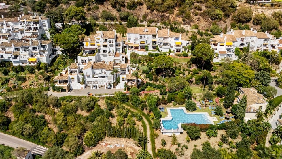 3 bedroom Apartment for sale in Benahavis with pool - € 599,000 (Ref: 9418752)
