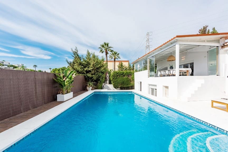 3 bedroom Villa for sale in Marbella with pool garage - € 999,000 (Ref: 9418754)