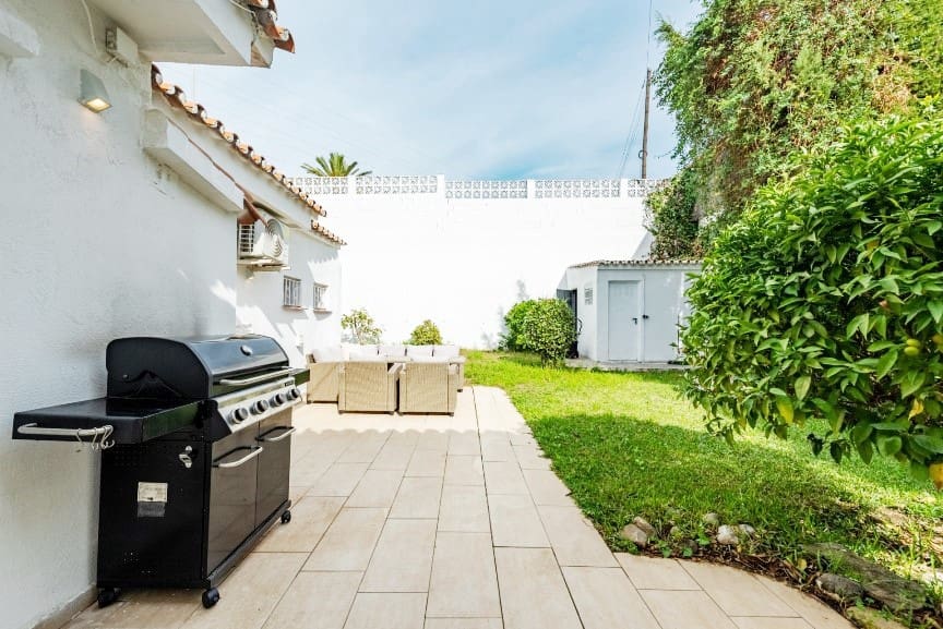 3 bedroom Villa for sale in Marbella with pool garage - € 999,000 (Ref: 9418754)