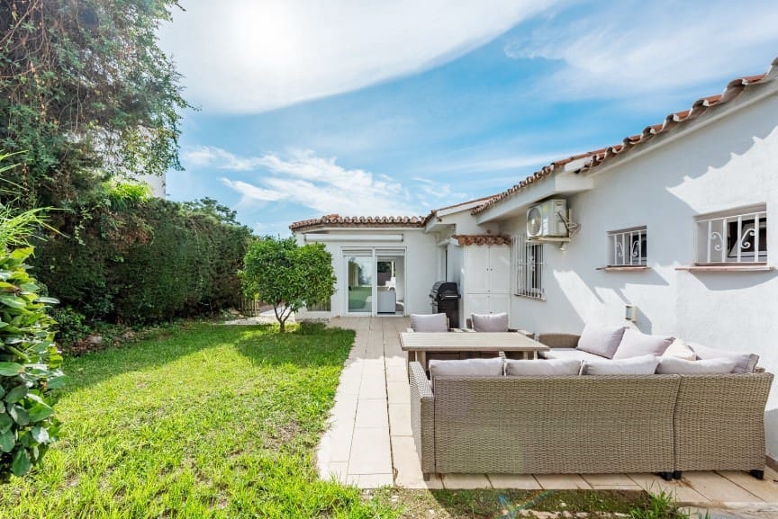 3 bedroom Villa for sale in Marbella with pool garage - € 999,000 (Ref: 9418754)