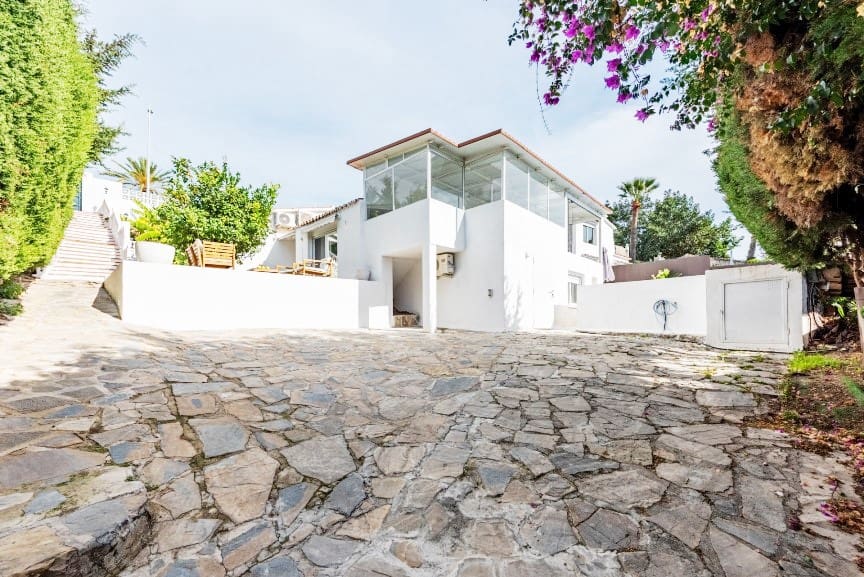 3 bedroom Villa for sale in Marbella with pool garage - € 999,000 (Ref: 9418754)