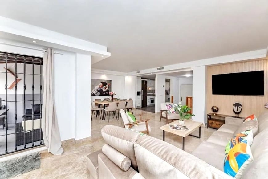 4 slaapkamer Rijtjeshuis te koop in Marbella met zwembad - € 699.000 (Ref: 9421644)