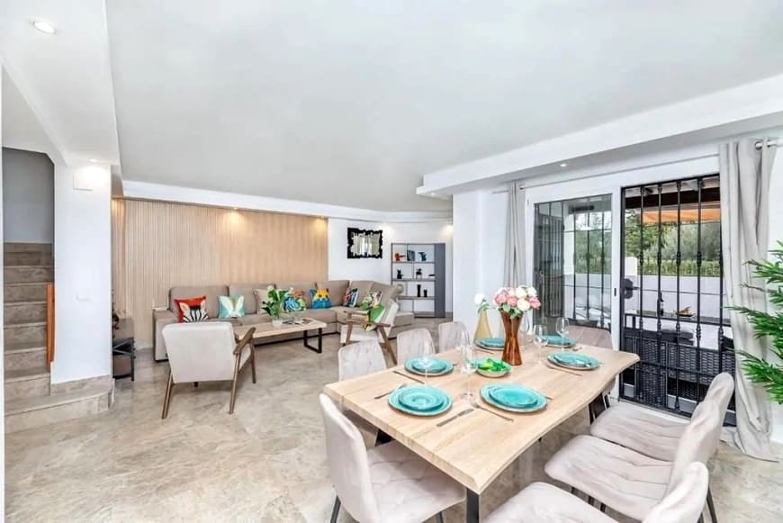 4 slaapkamer Rijtjeshuis te koop in Marbella met zwembad - € 699.000 (Ref: 9421644)