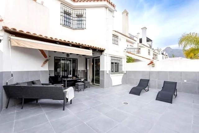 4 slaapkamer Rijtjeshuis te koop in Marbella met zwembad - € 699.000 (Ref: 9421644)