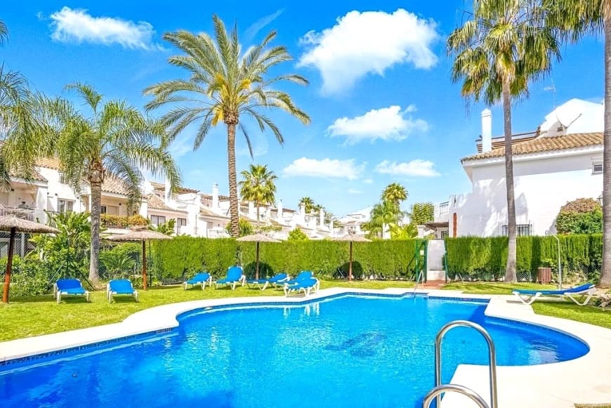 4 slaapkamer Rijtjeshuis te koop in Marbella met zwembad - € 699.000 (Ref: 9421644)
