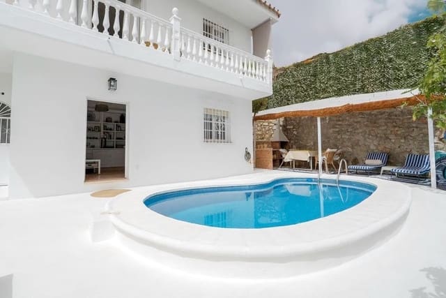 4 soveværelse Villa til salg i Benalmádena med swimmingpool garage - € 635.000 (Ref: 9474431)