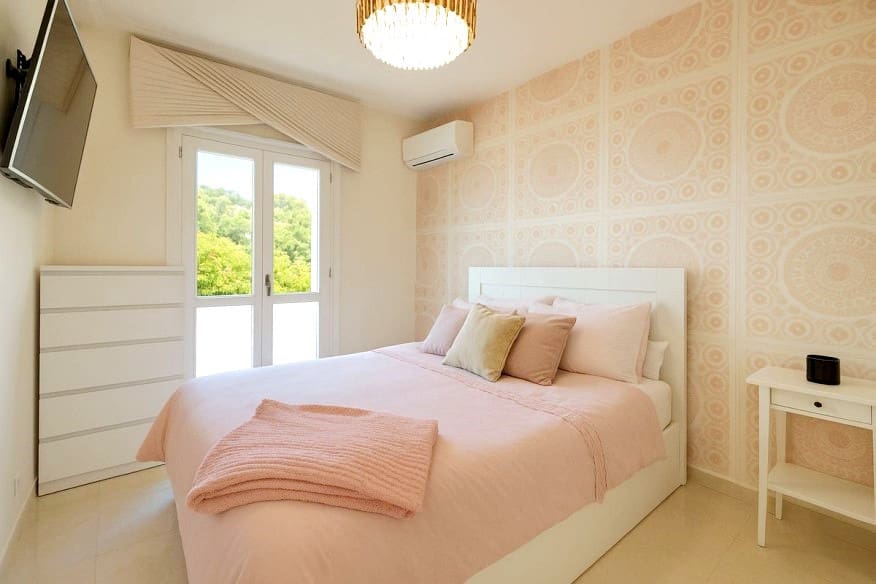 4 bedroom Terraced Villa for sale in Estepona with pool garage - € 649,000 (Ref: 9474437)