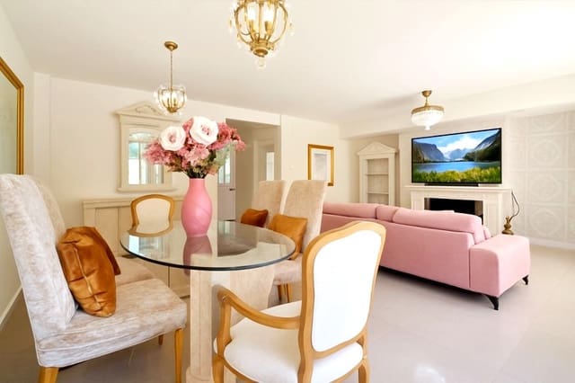 4 bedroom Terraced Villa for sale in Estepona with pool garage - € 649,000 (Ref: 9474437)