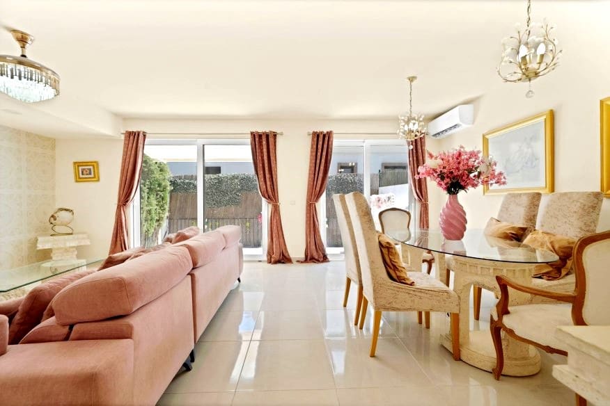 4 bedroom Terraced Villa for sale in Estepona with pool garage - € 649,000 (Ref: 9474437)