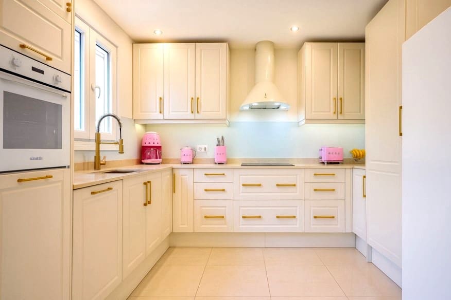 4 bedroom Terraced Villa for sale in Estepona with pool garage - € 649,000 (Ref: 9474437)