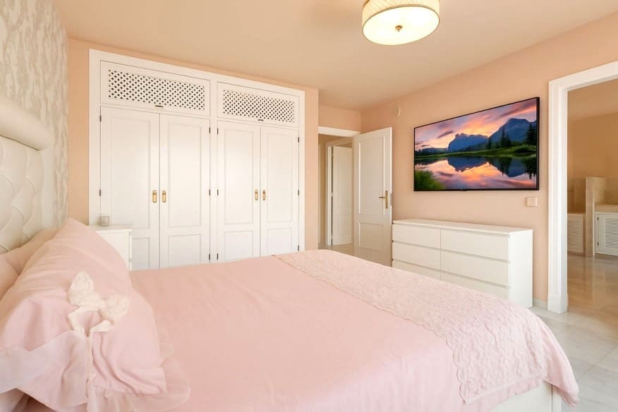 4 bedroom Terraced Villa for sale in Estepona with pool garage - € 649,000 (Ref: 9474437)