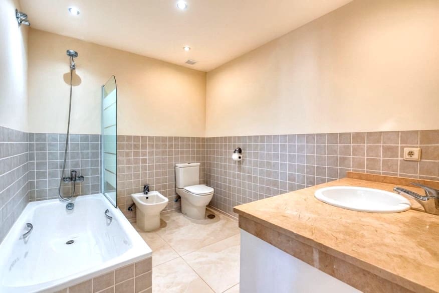 4 bedroom Terraced Villa for sale in Estepona with pool garage - € 649,000 (Ref: 9474437)