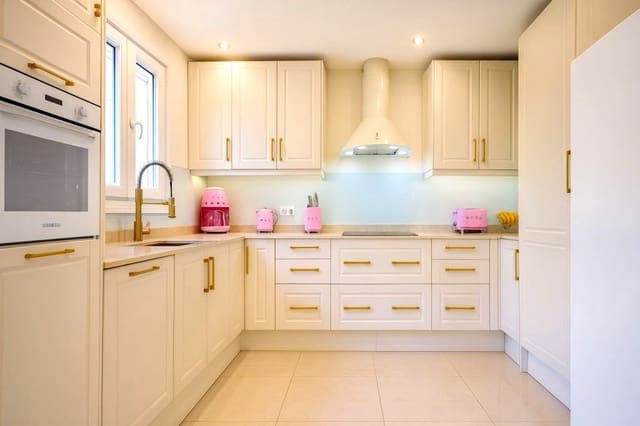 4 bedroom Terraced Villa for sale in Estepona with pool garage - € 649,000 (Ref: 9474437)