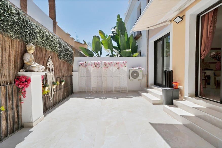 4 bedroom Terraced Villa for sale in Estepona with pool garage - € 649,000 (Ref: 9474437)