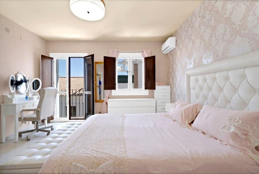 4 bedroom Terraced Villa for sale in Estepona with pool garage - € 649,000 (Ref: 9474437)