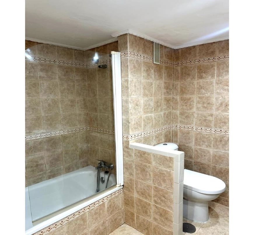 1 bedroom Apartment for rent in Fuengirola with pool - € 1,100 (Ref: 9483584)