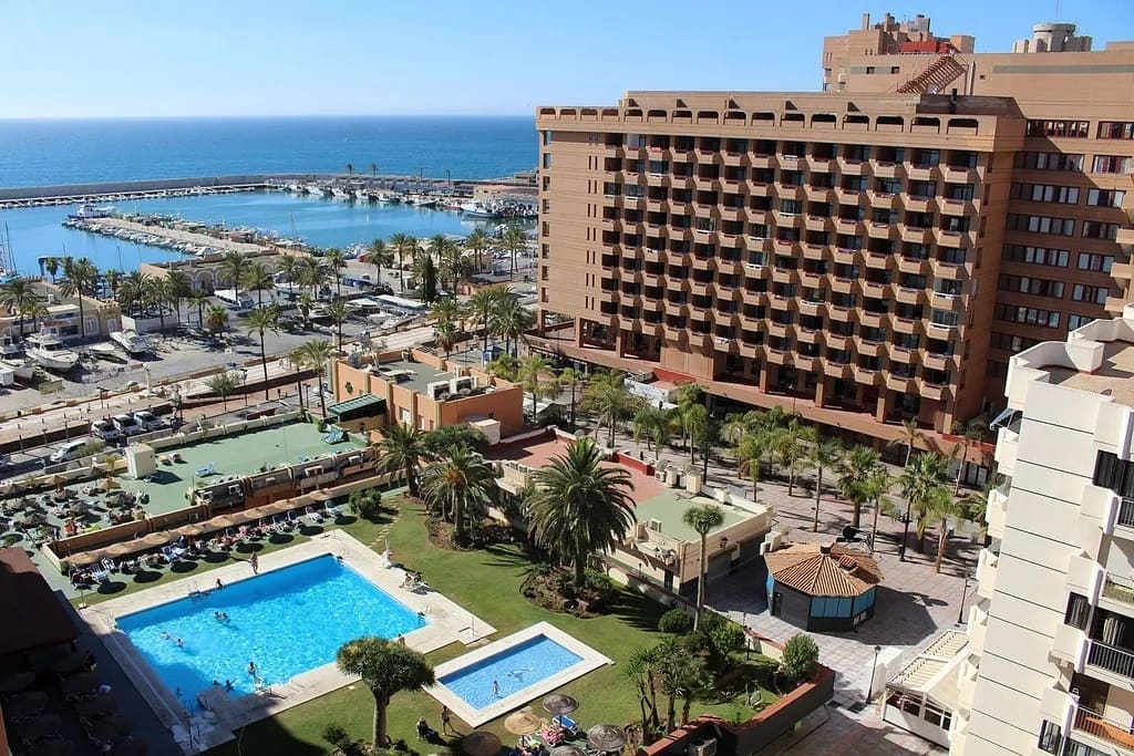 1 bedroom Apartment for rent in Fuengirola with pool - € 1,100 (Ref: 9483584)