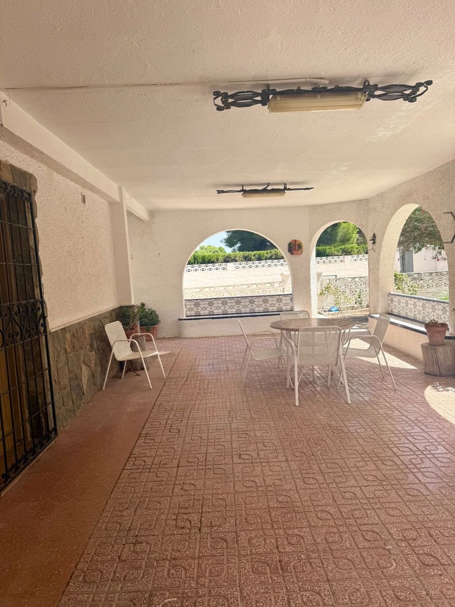 4 Zimmer Villa zu verkaufen in Villena mit Pool Garage - 210.000 € (Ref: 10033471)